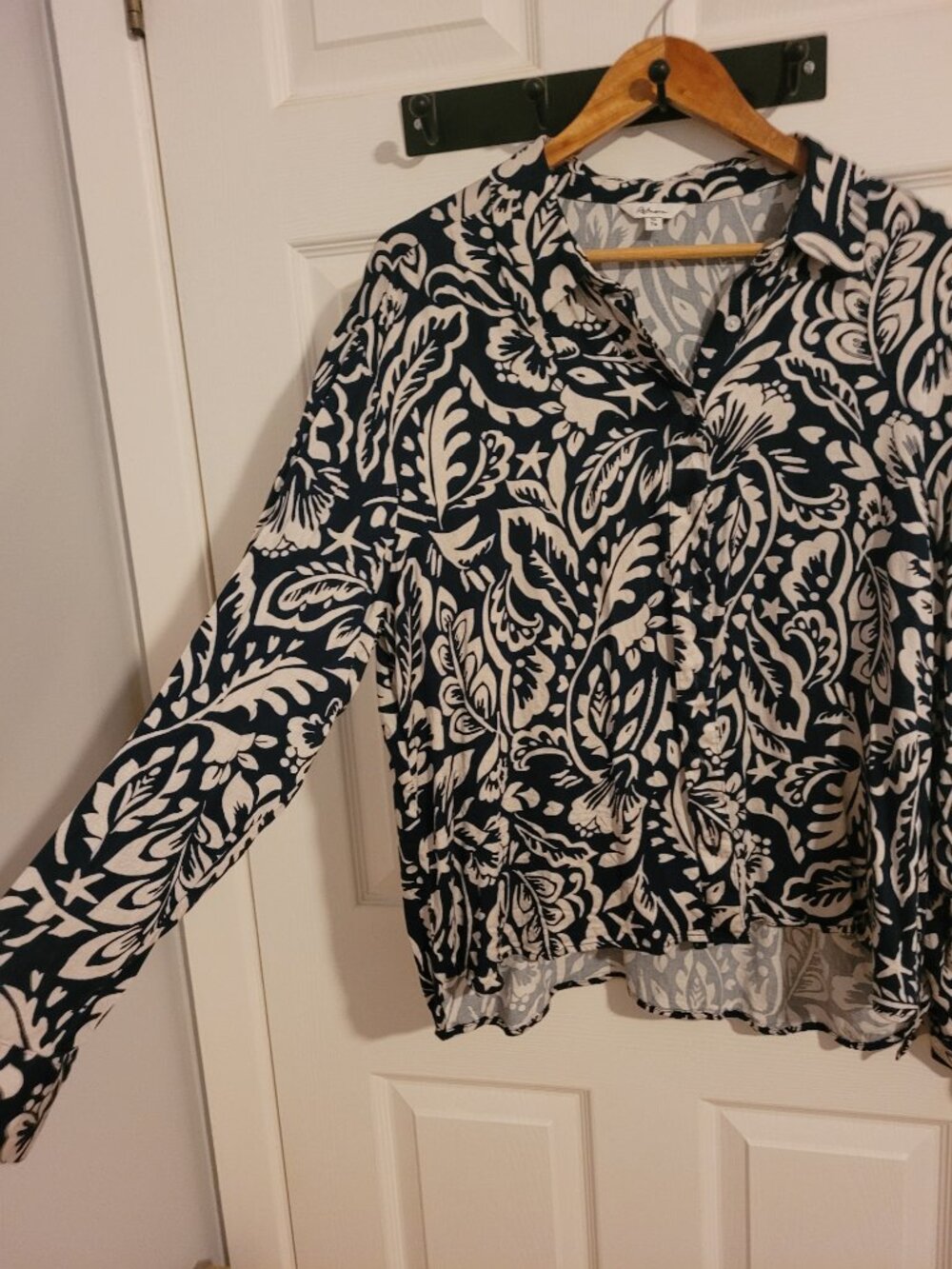Reitmans blouse - Picture 2 of 3